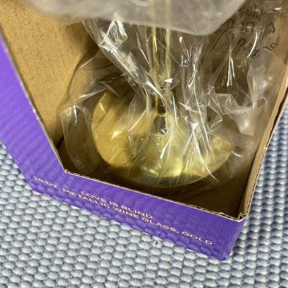 Love Is Blind Metallic Wine Glass Netflix NEW in Box Gold 18 oz. Stainless steel - Picture 3 of 6